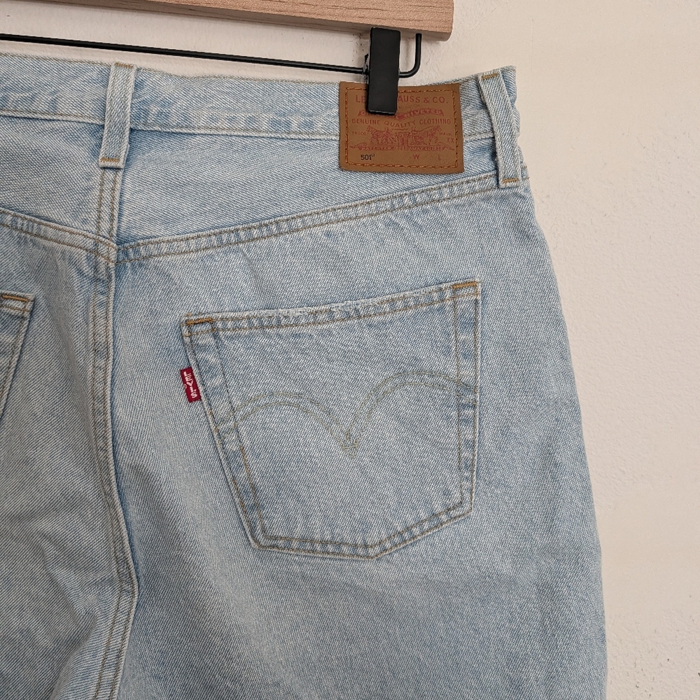 Levi's 501 High Rise Button Fly Distressed Mid Length Denim Jean Shorts Size 32 - Picture 5 of 8